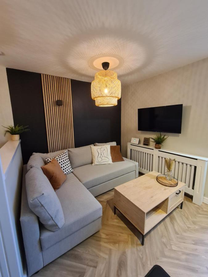 Modern 1 Bed Apartment Next To Beach And Golf Course Llanelli Exterior photo