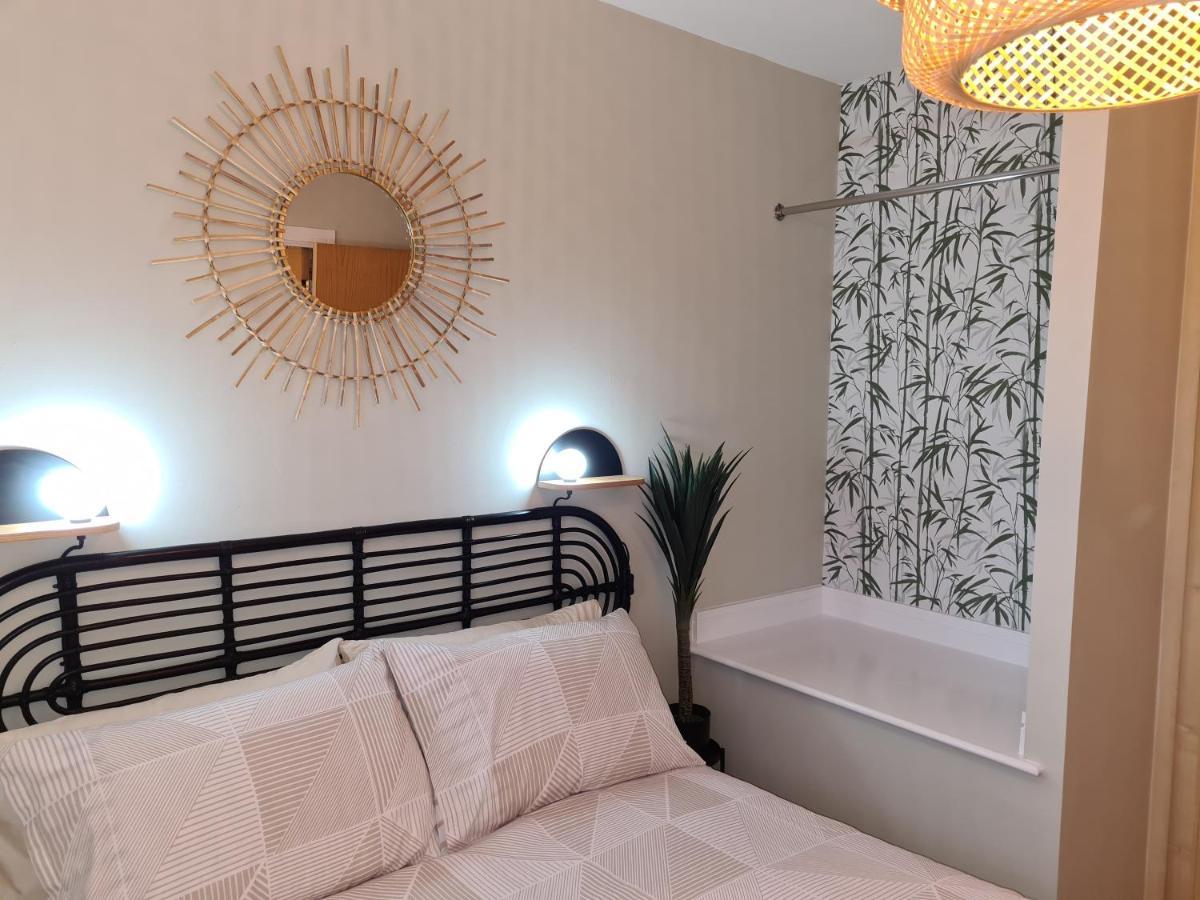 Modern 1 Bed Apartment Next To Beach And Golf Course Llanelli Exterior photo
