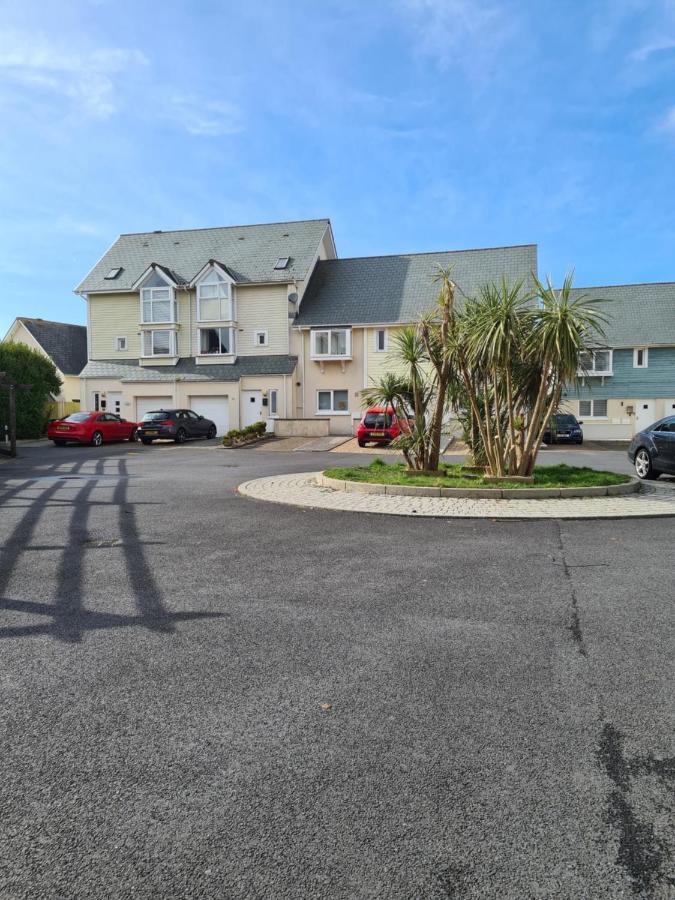 Modern 1 Bed Apartment Next To Beach And Golf Course Llanelli Exterior photo