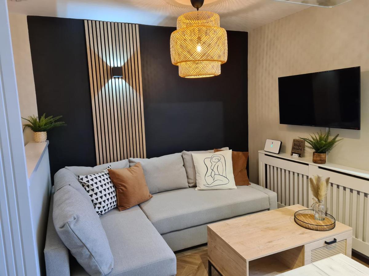 Modern 1 Bed Apartment Next To Beach And Golf Course Llanelli Exterior photo