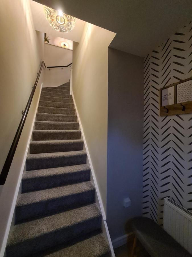 Modern 1 Bed Apartment Next To Beach And Golf Course Llanelli Exterior photo