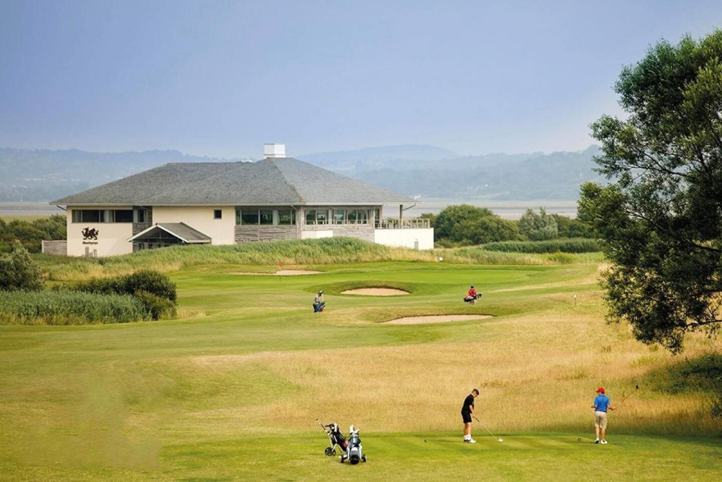 Modern 1 Bed Apartment Next To Beach And Golf Course Llanelli Exterior photo